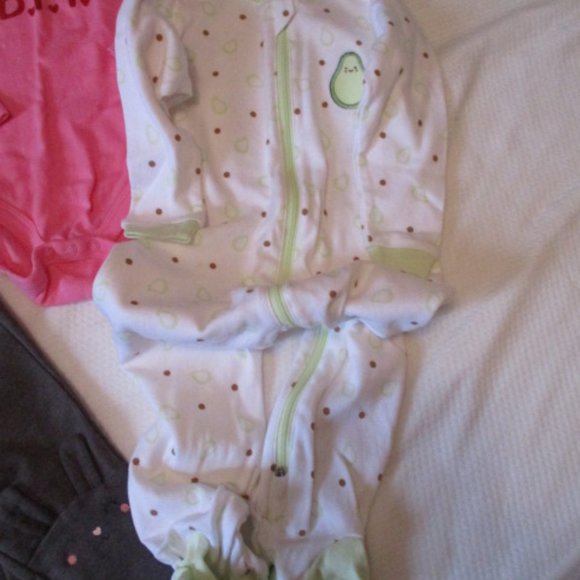 Bundle 3 for $15 -  Bundle of 4 items Infant Clothes - Picture 4 of 5